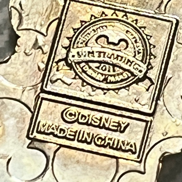 Disney Duffy Bear Pins - Picture 7 of 7